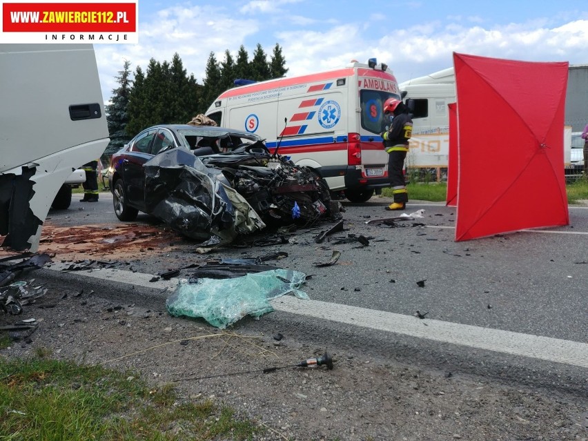 Śmiertelny wypadek na DK78 w Szczekocinach. Nie żyje kierowca osobówki. Droga jest zablokowana ZDJĘCIA