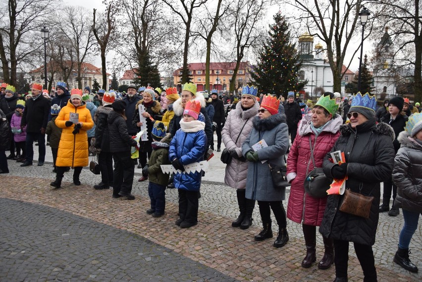 Ulicami Sokółki po raz kolejny przeszedł kolorowy Orszak Trzech Króli. Towarzyszyły mu tłumy wiernych 