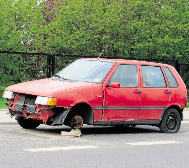 Tyle zostało z wozu pani Danuty z ulicy Syrenki