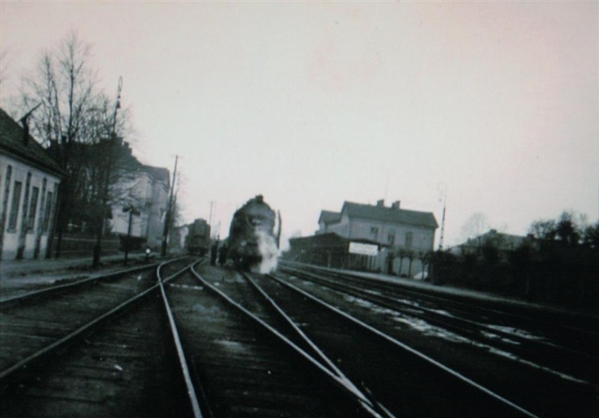 Spalony w czasie I wojny światowej dworzec tzw. Drogi...