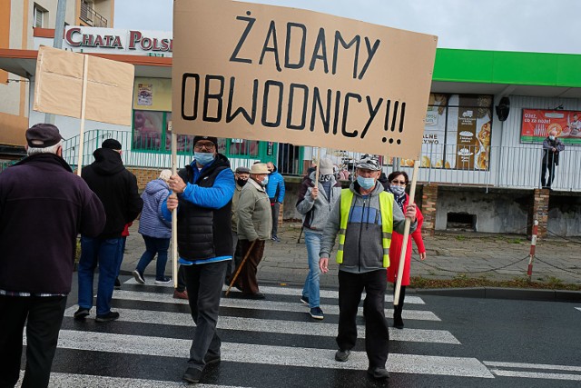 Mieszkańcy Lubska zablokowali drogę, są zrozpaczeni, bo od lat czekają na obwodnicę.