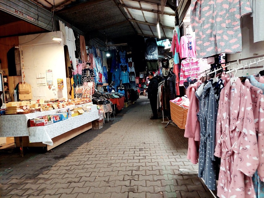 Bazar w Łęknicy powoli budzi się do życia