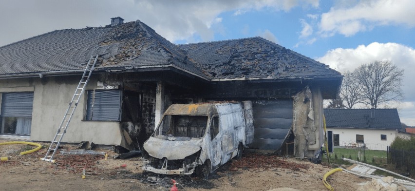 Pożar strawił ich dom i narzędzia do pracy. Rodzinna tragedia w Tomaszowie Bolesławieckim. Możesz pomóc!