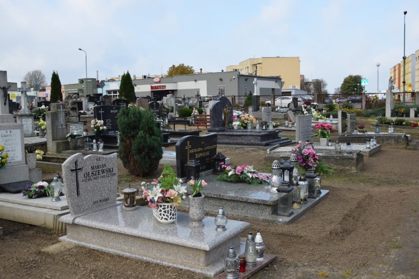 Zbąszyń: Cmentarz parafialny w Zbąszyniu, przed Dniem Wszystkich Świętych - 24 października 2020 [Zdjęcia]