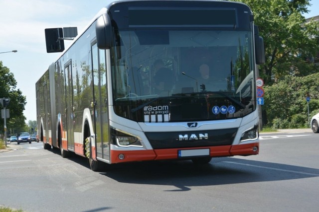Autobusy linii 10 w Radomiu na razie nie wrócą na razie na starą trasę, na część ulicy Szklanej.