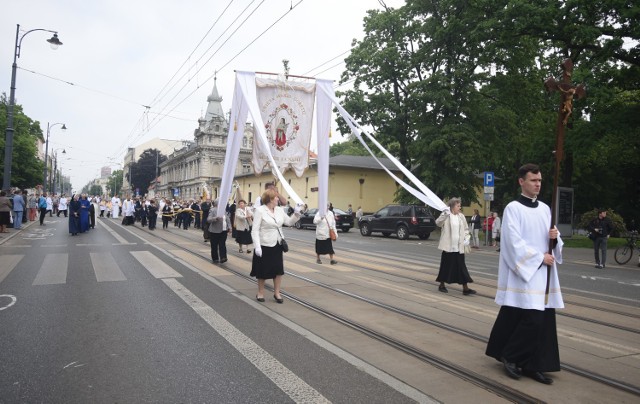 Paweł Hajncel na procesji w Boże Ciało 2016.