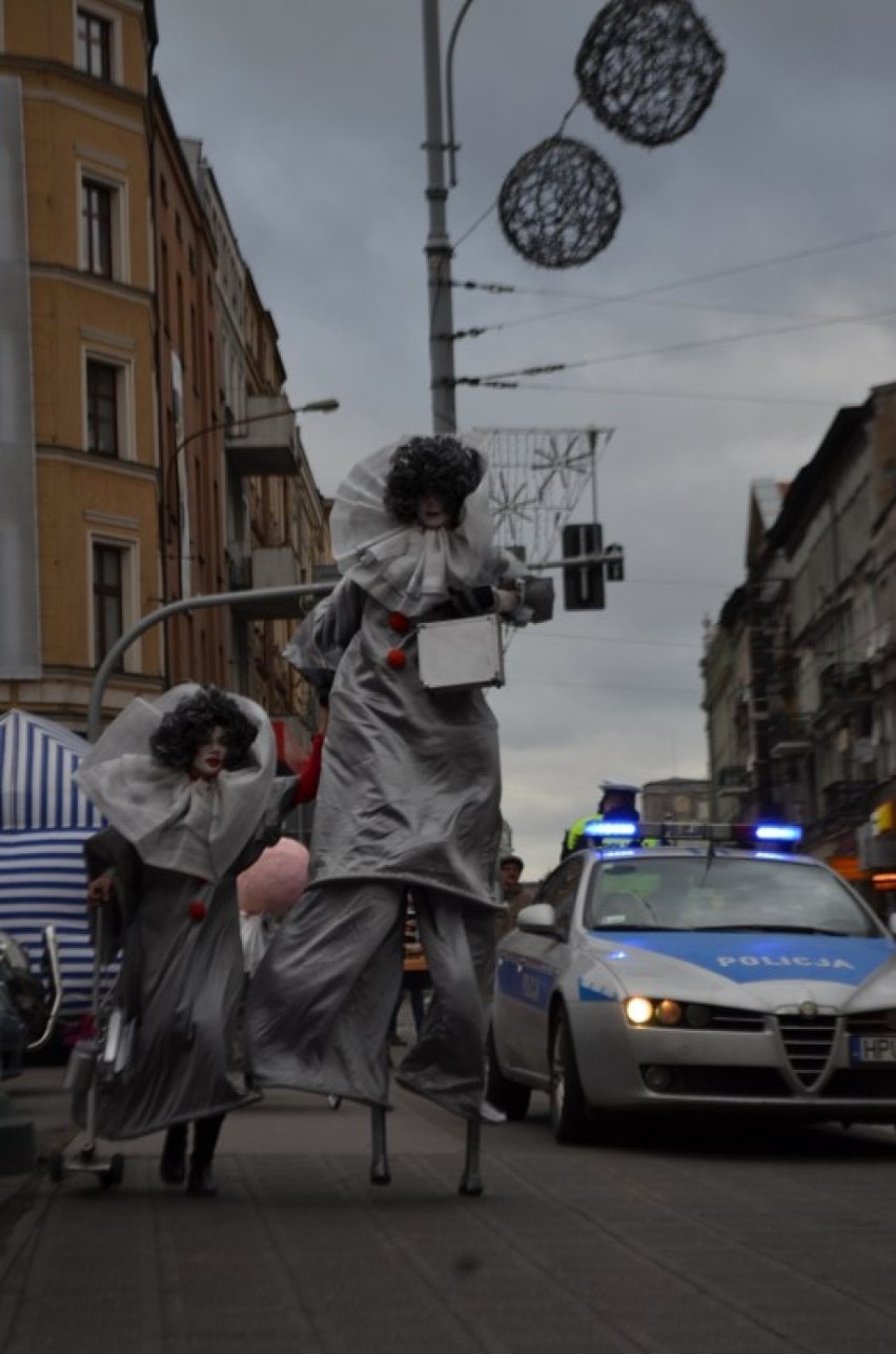 Strefa Święty Marcin: Performance klownów