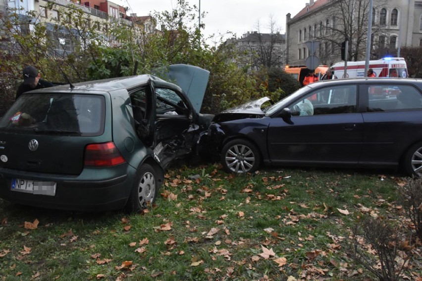 Wypadek na placu Słowiańskim w Legnicy.