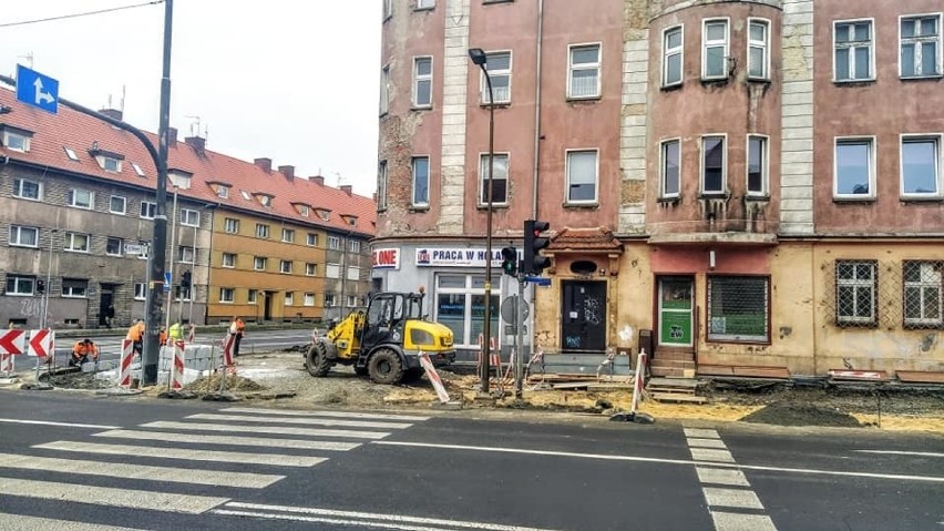 Remont chodników wzdłuż ul. 1 Maja w Opolu. Drogowcy...