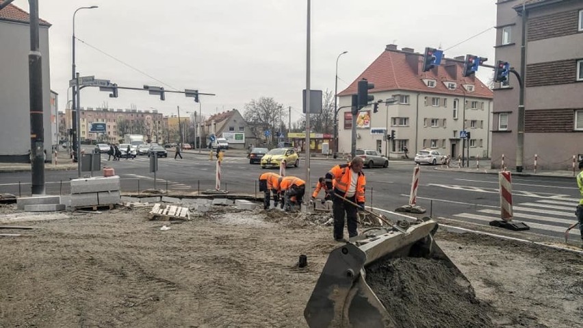 Remont chodników wzdłuż ul. 1 Maja w Opolu. Drogowcy...
