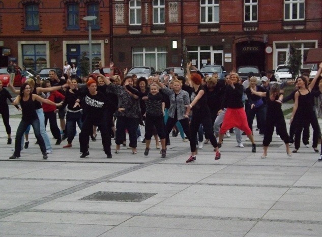 Flash mob w Rudzie Śląskiej. Tańczyli na rynku w Nowym Bytomiu