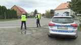 Akcja policji „Pasy i telefon” w Trzebnicy FILM, ZDJĘCIA