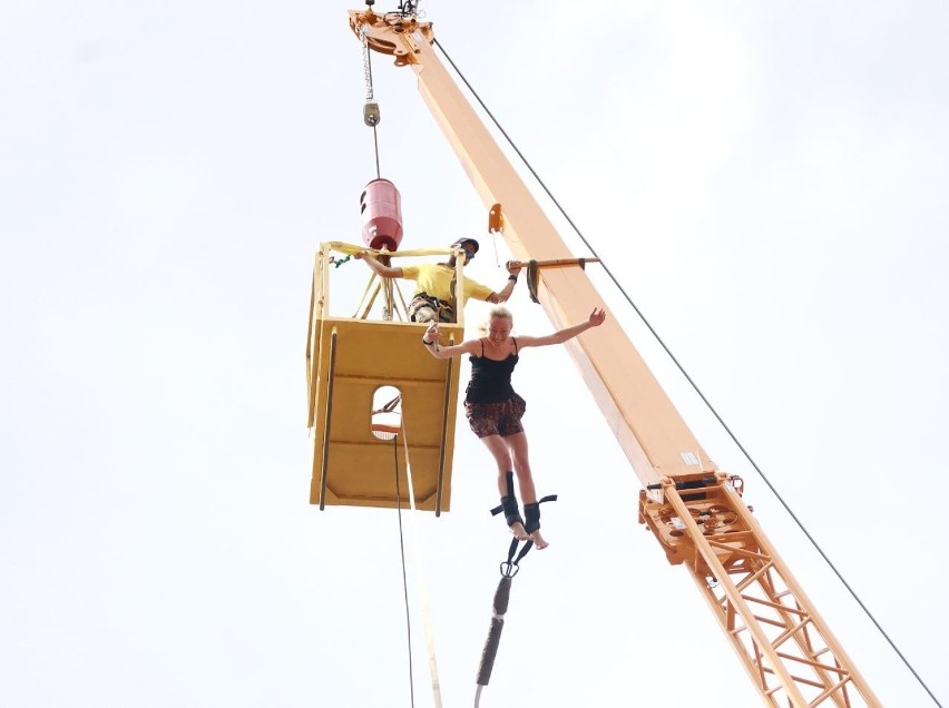 Urodziny w Łodzi w Manufakturze. Skoki na bungee i skimboarding na rynku Manufaktury