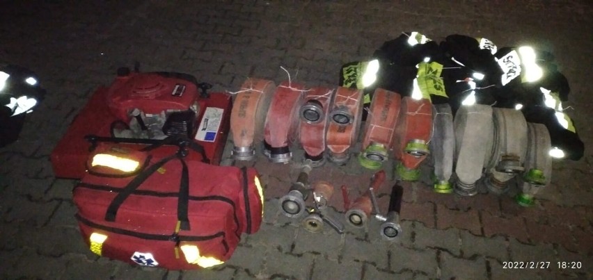 Strażacy powiatu puckiego zebrali swój sprzęt, by przekazać go kolegom na Ukrainie. Odzew był niesamowity | ZDJĘCIA