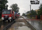 Pożar na ul. Opoczyńskiej w Białobrzegach. Prawdopodobnie piorun uderzył w dom mieszkalny