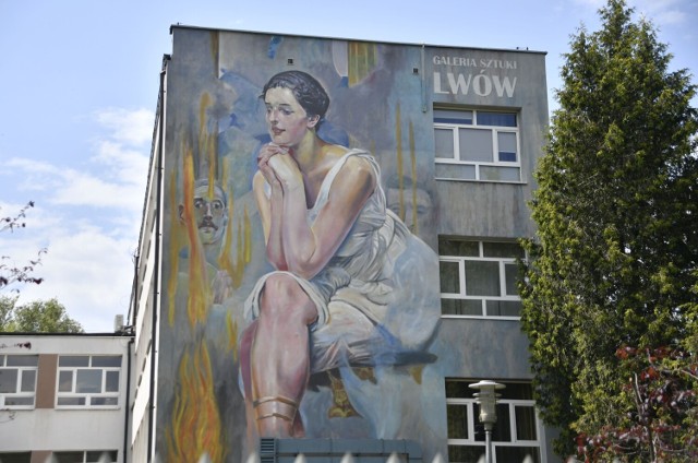 Zakończyły się prace nad kolejnym muralem z dziełem Jacka Malczewskiego "Pytia". Mural już zachwyca. Zobacz więcej na kolejnych slajdach.