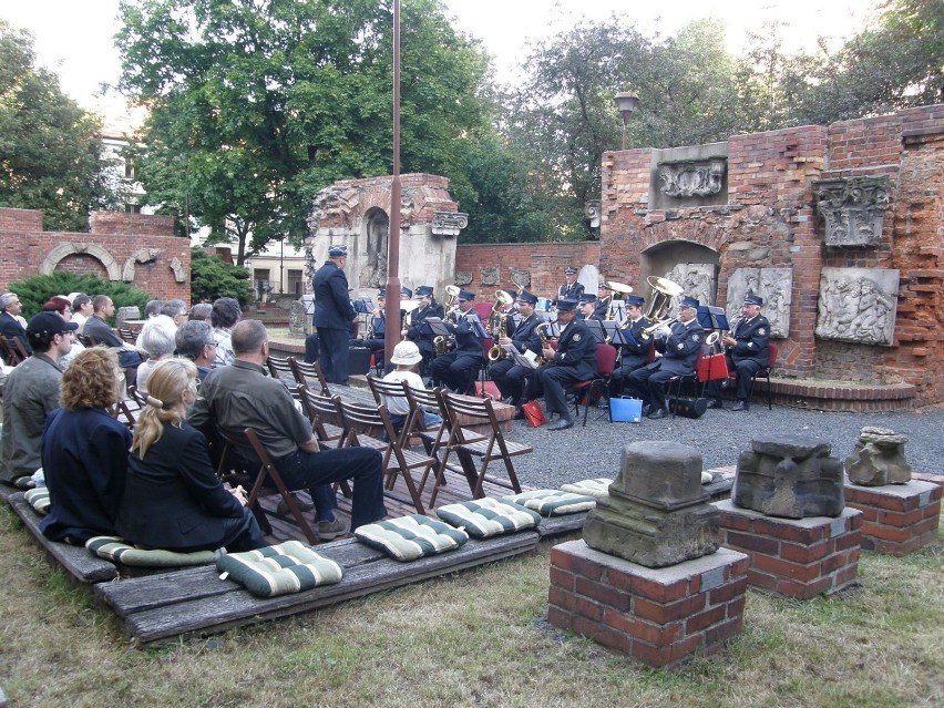 Koncert Strażackiej Orkiestry Dętej Lubawka w Lapidarium....