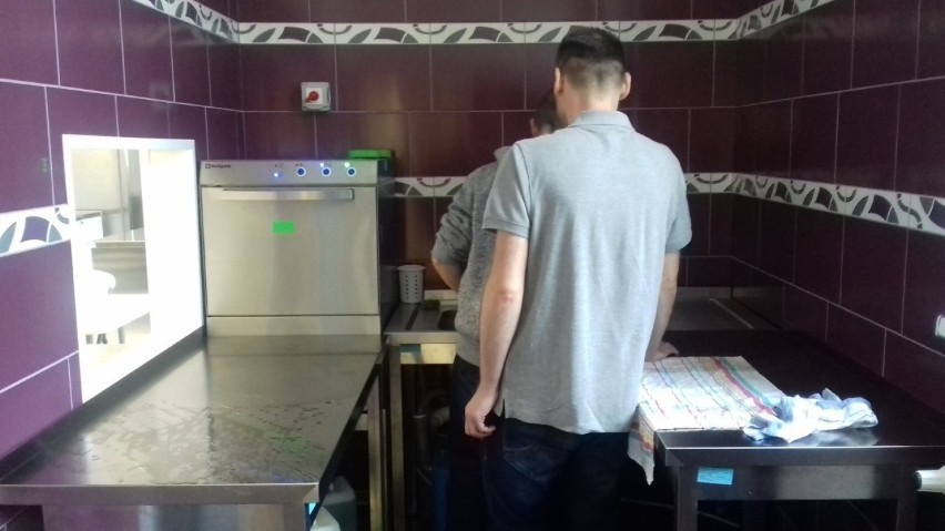W Zakładzie Aktywizacji Zawodowej w Tuszynie uczą się gotować, piec i obsługiwać gości  
