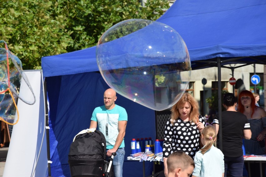 Dzień bańki mydlanej na rynku