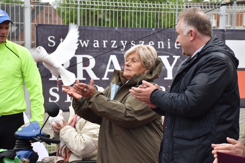 Pierwszy start w ramach II Biegu  "Walki o Pamięć" za nami. Mimo deszczu i zimna trasę w Czarnem pokonało 55 zawodników ZDJĘCIA