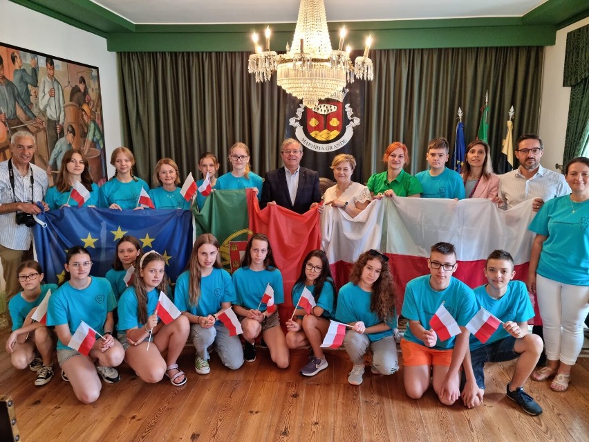 Uczniowie Szkoły Podstawowej nr 2 w Sycowie polecieli do Portugalii. To wszystko w ramach projektu Erasmus +