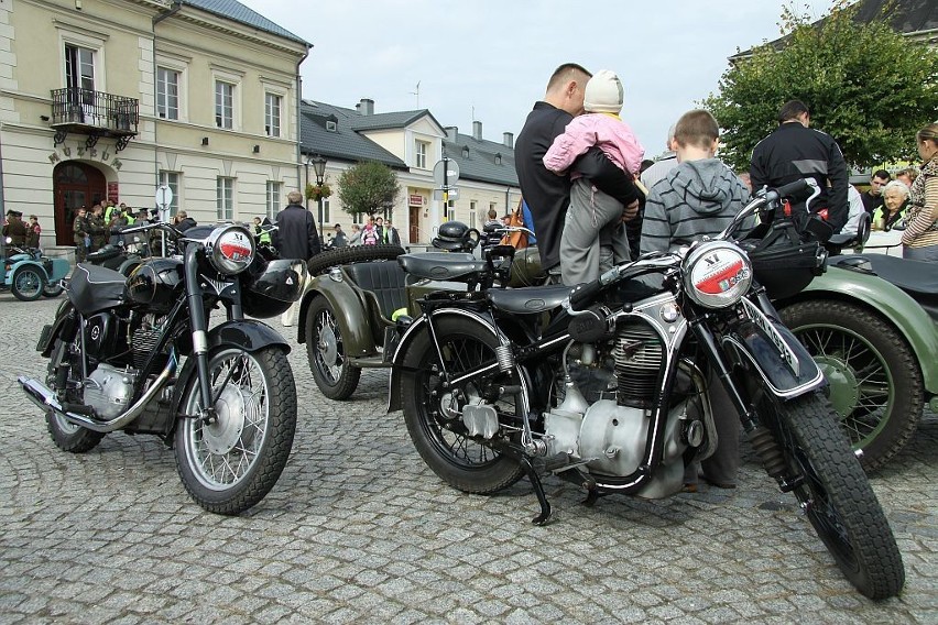 XI Rajd zabytkowych motocykli odbył się dziś w Kutnie. Jechali szlakiem walk nad Bzurą