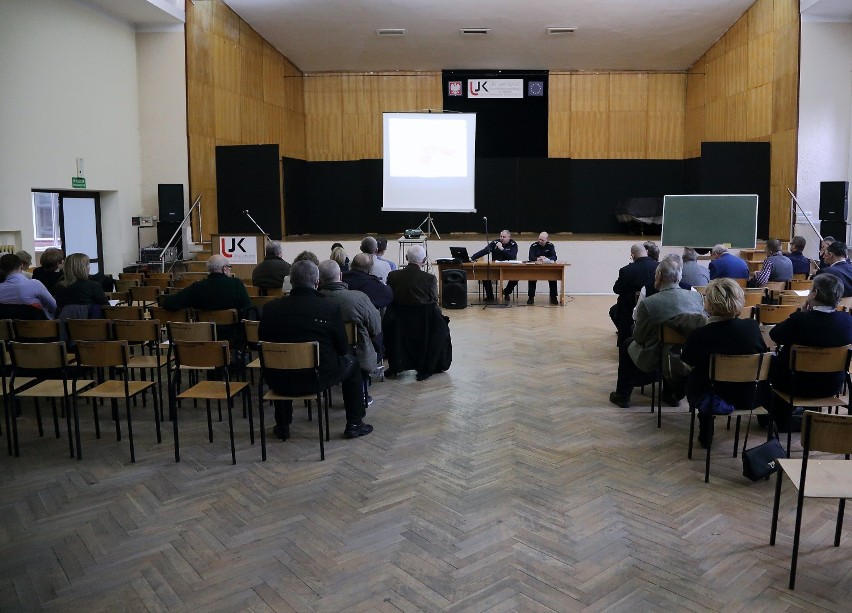 Na UJK w Piotrkowie odbyła się dziś debata z policją i...