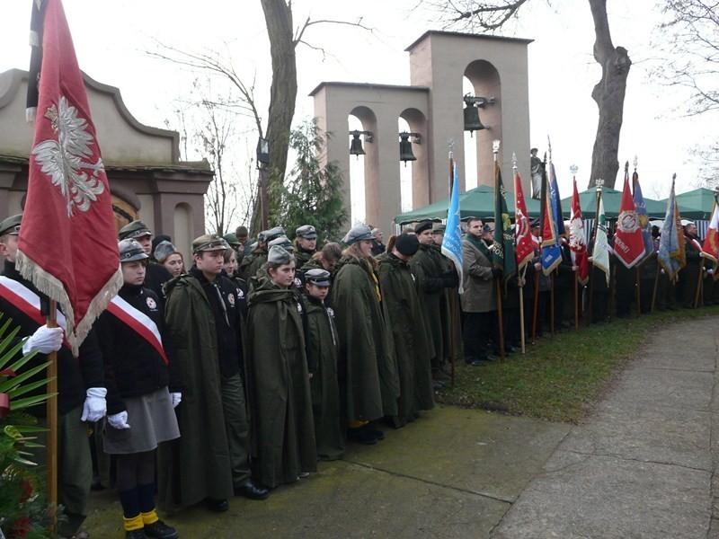 Tłumy osób pożegnały Stanisława Olasa (zdjęcia)