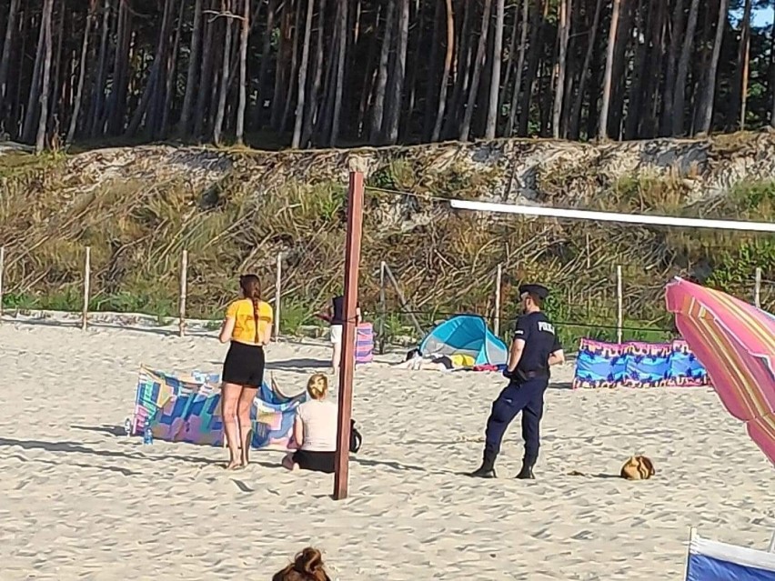 Mężczyzna zmarł na plaży w Stegnie, 13.08. 2022 r. Przyczyny śmierci. Co się stało? || Zdjęcia, wideo