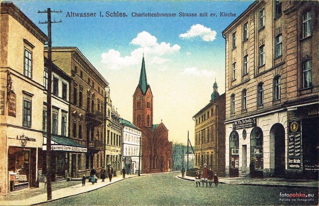 Wałbrzyska ulica 11 Listopada w dzielnicy Stary Zdrój na widokówkach sprzed 1945 roku