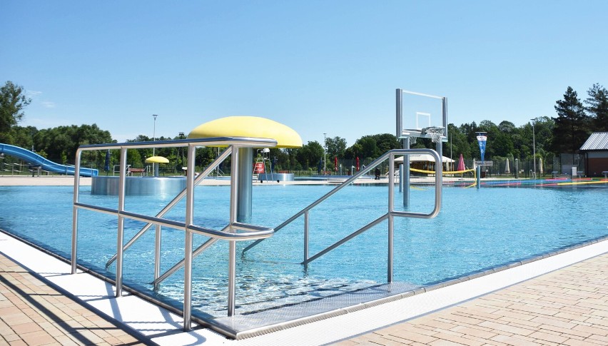 Kompleks basenów w Krośnie będzie otwarty na długi czerwcowy weekend. Ceny biletów poszły w górę, ale jest więcej atrakcji [ZDJĘCIA]