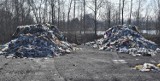 Przecieszyn. Ekologiczne barbarzyństwo. Tak w Urzędzie Gminy Brzeszcze mówią o wyrzuceniu góry śmieci na terenie byłej żwirowni. ZDJĘCIA