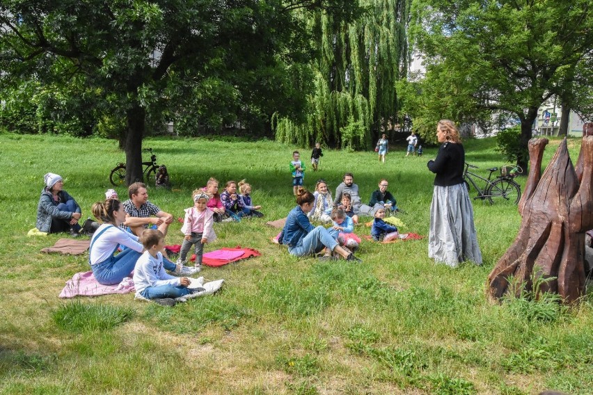 Szamotuły. Opowieści z różnych stron świata na Baśniowej Ławeczce [ZDJĘCIA]