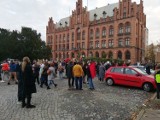 Protestowali w Koszalinie. Pod siedzibą PiS zebrały się setki osób [ZDJĘCIA,WIDEO]