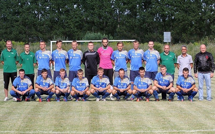 IV liga - zespół Olimpii Kowary.
W górnym rzędzie od lewej:...