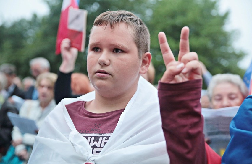 Kraków. Mieszkańcy protestowali przeciwko reformie sądownictwa [ZDJĘCIA]