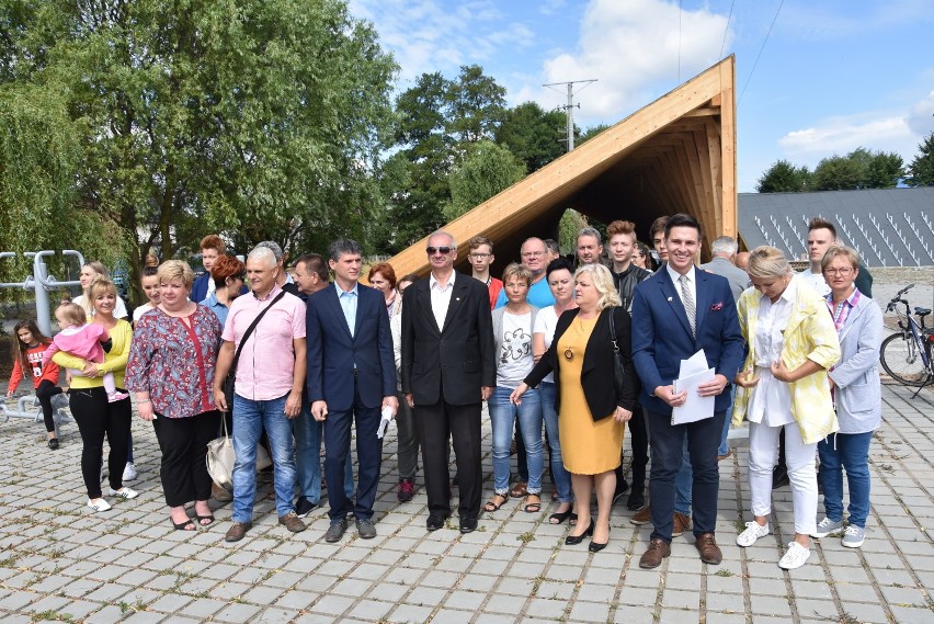 Kłokocin i Boguszowice narzekają na smród ze skadowisk odpadów. PiS wystąpi do rządu z apelem o magazynowanie odpadów w halach