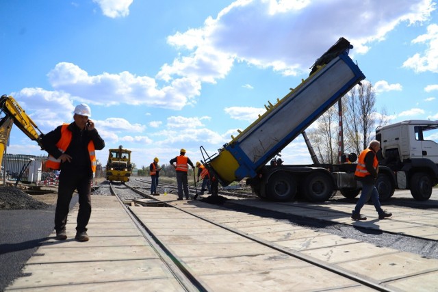 Przejazd kolejowy w ulicy Polnej będzie zamknięty dla samochodów dłużej niż planowano