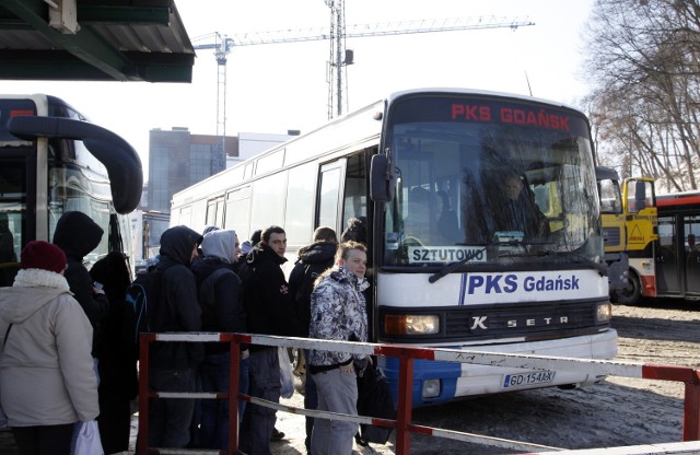 Jednym z potencjalnych nabywców dworca jest Przedsiębiorstwo Autobusowe Gryf z Kartuz. 
-&nbsp;Rozważam zakup nie tylko samego dworca, ale całego oddziału PKS Gdańsk - mówi Marian Kotecki  właściciel firmy Przewozy Autobusowe Gryf w Kartuzach. - Tak, jak wykupiłem i zreorganizowałem kartuski oddział PKS wraz z całą bazą, personelem i dworcem. Myślę, że po roku można już zauważyć dużą różnicę - inny jest wygląd dworca w Kartuzach, jakość autobusów, zachowanie i wygląd kierowców. Duch starego PKS został wypleniony. Co do planów gdańskich - można by to zrobić na tej samej zasadzie.