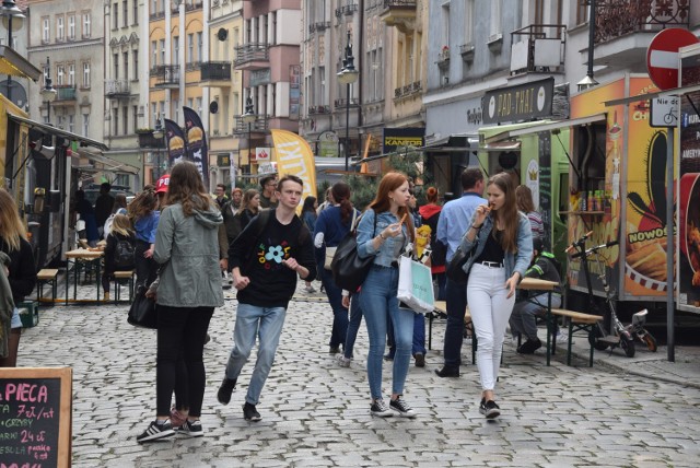 Food trucki w Kaliszu. Zobacz, co możesz tam dobrego zjeść