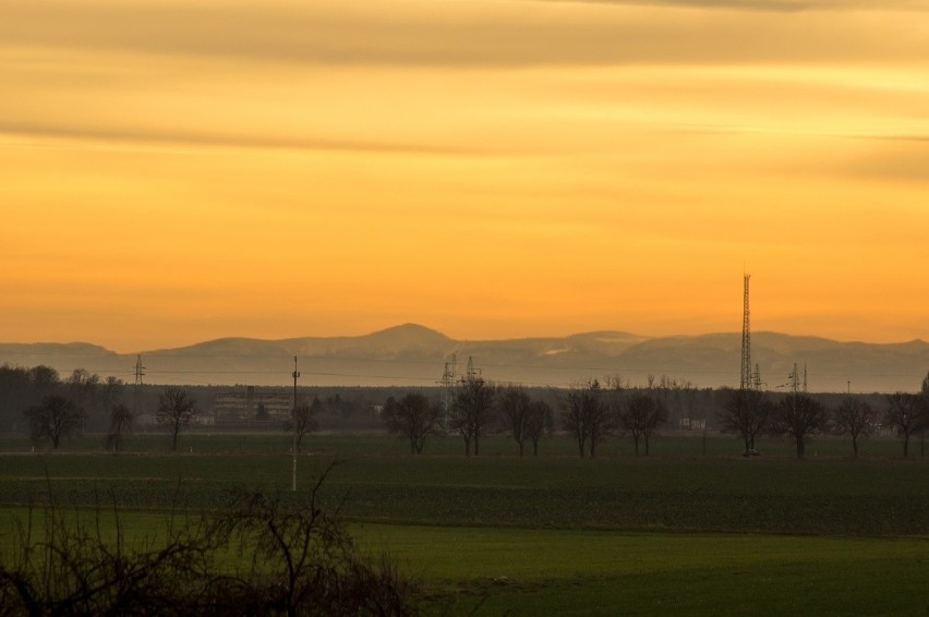 Fotografia wykonana w styczniu 2020r. pomiędzy Kartowicami a...