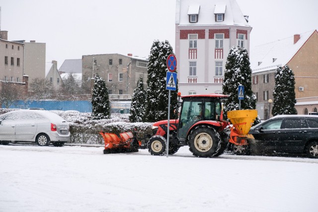 W Żarach znowu sypnęło śniegiem. Tak wyglądają drogi w poniedziałkowy poranek 12 grudnia