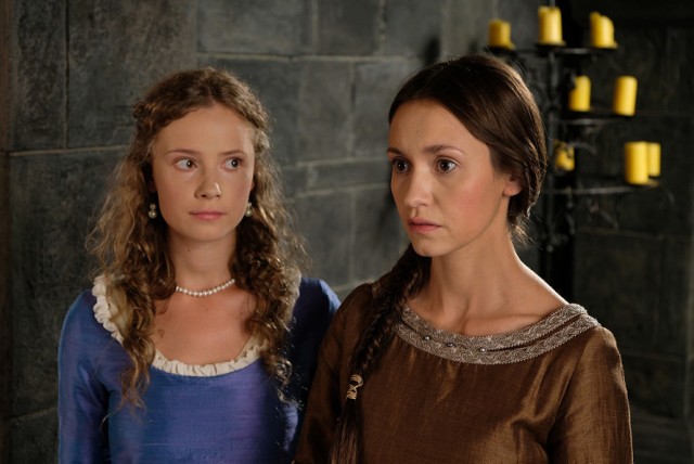 W serialu „Korona Królów" Aktorka wciela się w postać Jolenty, przybranej córki Cudki i Niemierzy.