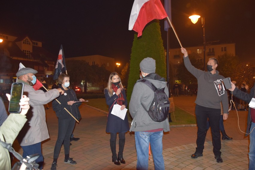 Strajk Kobiet w Ropczycach. I kontrmanifestacja mężczyzn w kominiarkach