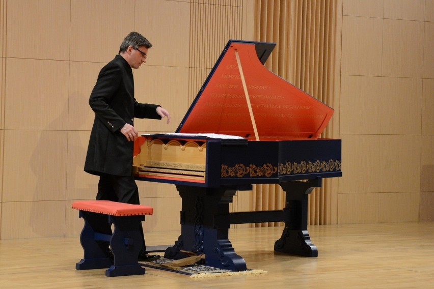 Viola organista miała okazję już zabrzmieć w Filharmonii...