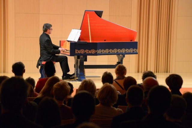 Viola organista miała okazję już zabrzmieć w Filharmonii Świętokrzyskiej w Kielcach