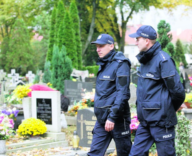 Do tej pory policja otrzymywała zgłoszenia o okradaniu grobów