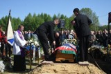 Pogrzeb kibica w Knurowie [ZDJĘCIA, WIDEO]. Na cmentarzu tłumy kibiców