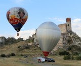 III Jurajskie Zawody Balonowe wzbudzają zachwyt. Zamek w Olsztynie pięknie komponuje się z balonami [ZDJĘCIA]