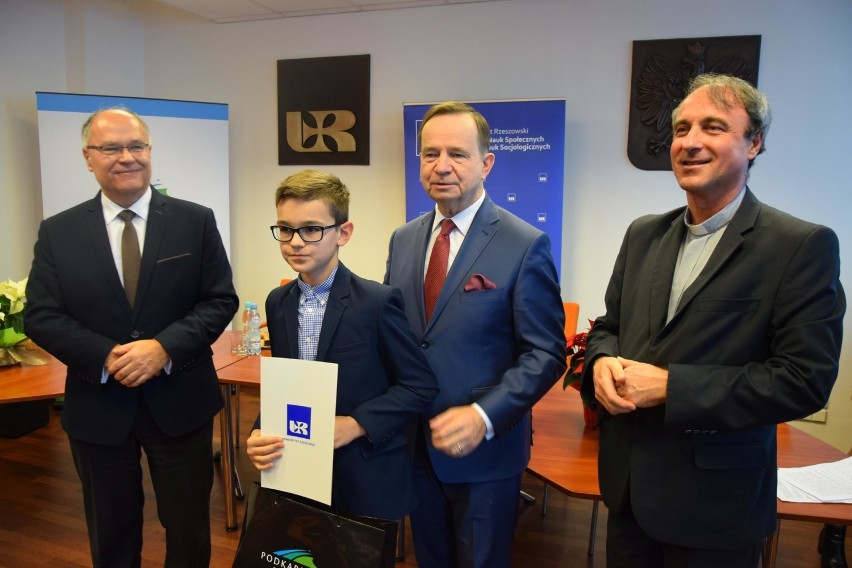 Na UR wręczono nagrody laureatom konkursu „Podkarpacie -...